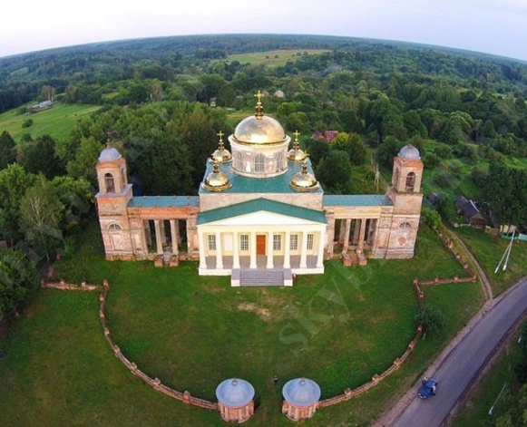 Image - Petro Zavadovsky palace in Lialychi (designed by Giacomo Quarenghi).